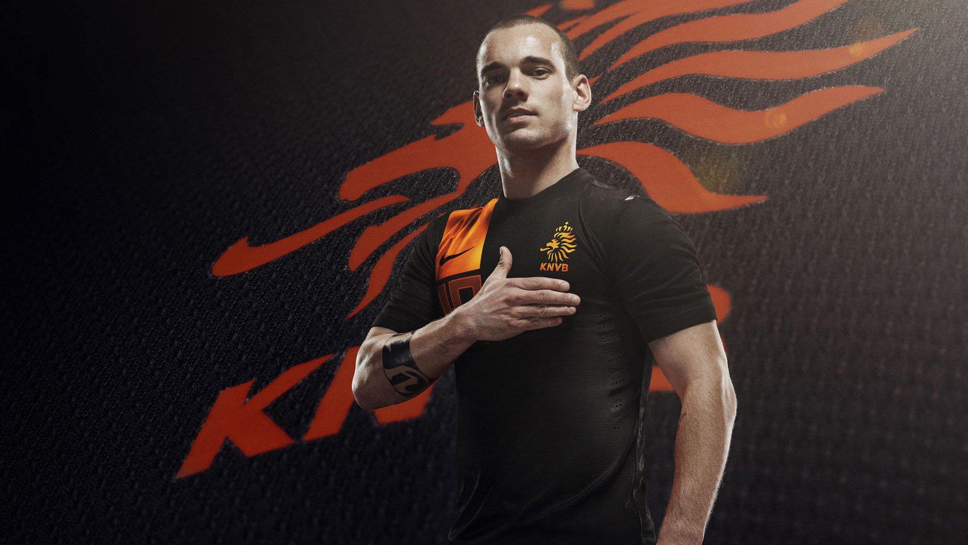 英超掀起荷兰后卫风暴，利物浦阿森纳豪掷千金，曼联锁定未来基石